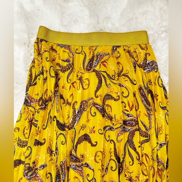 🌺Adorable skirt 🌺Like new🔥, worn once🙈 - Picture 5 of 14